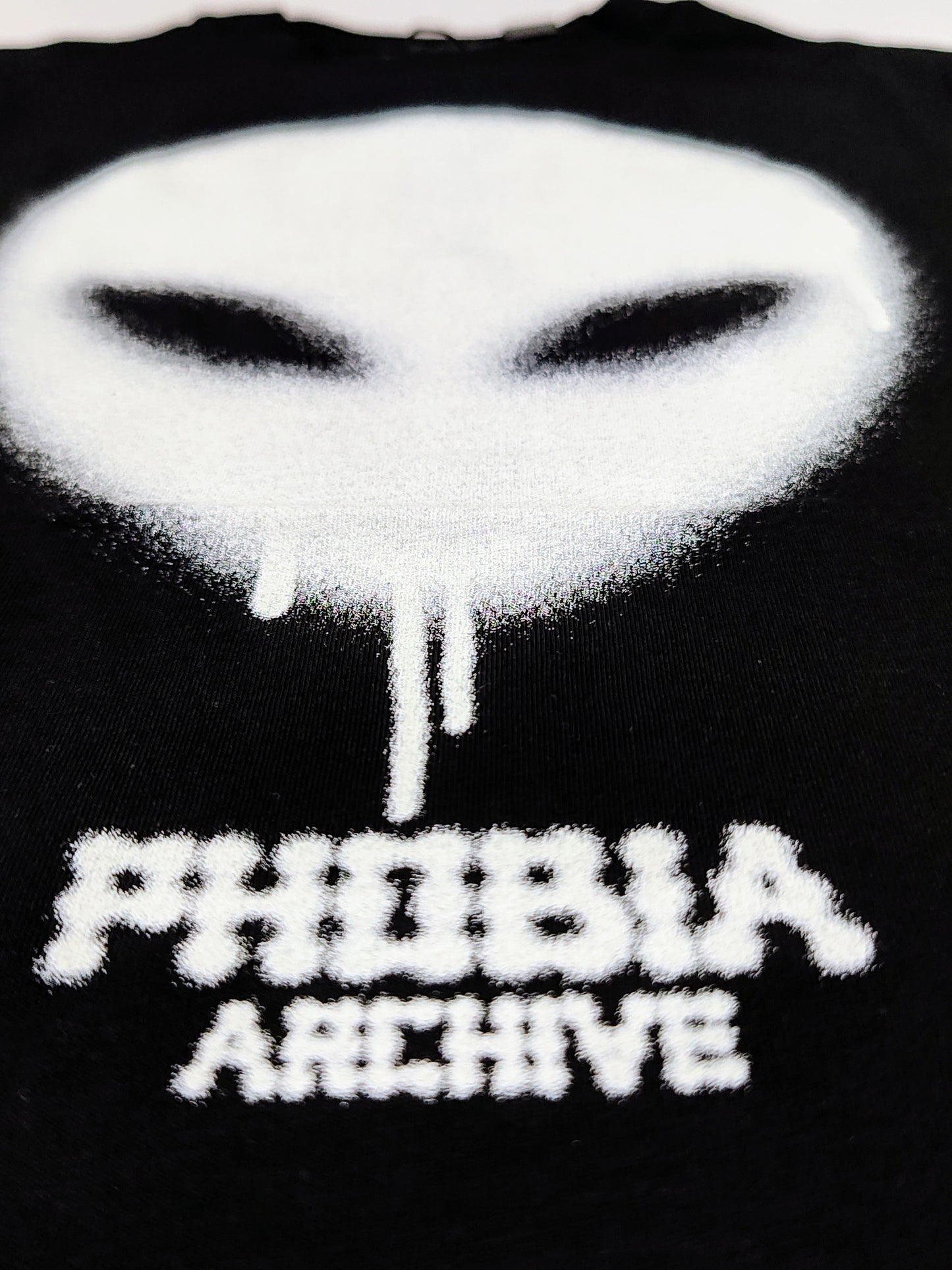 BLACK T-SHIRT WITH GLOW IN THE DARK "PUFFY ALIEN" PRINT